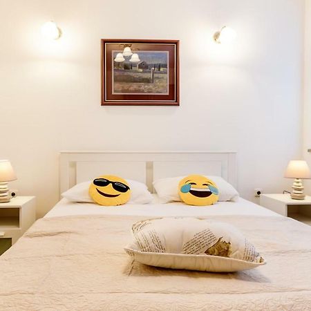 Central Apartment Smiley - Free Parking Zagreb Exterior photo