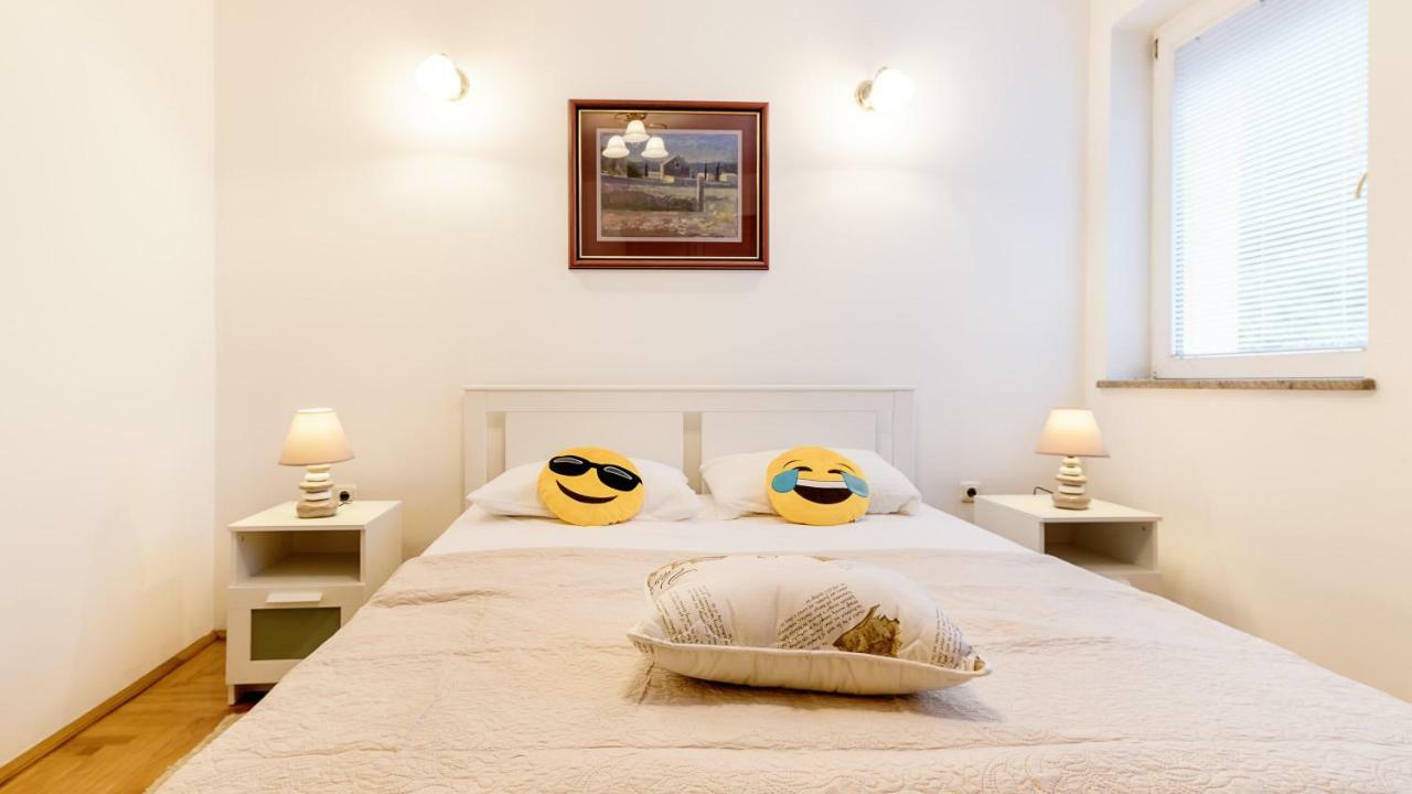 Central Apartment Smiley - Free Parking Zagreb Exterior photo