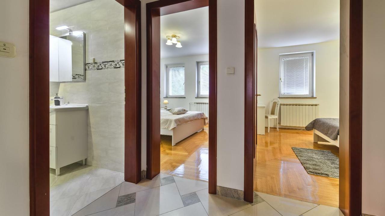 Central Apartment Smiley - Free Parking Zagreb Exterior photo
