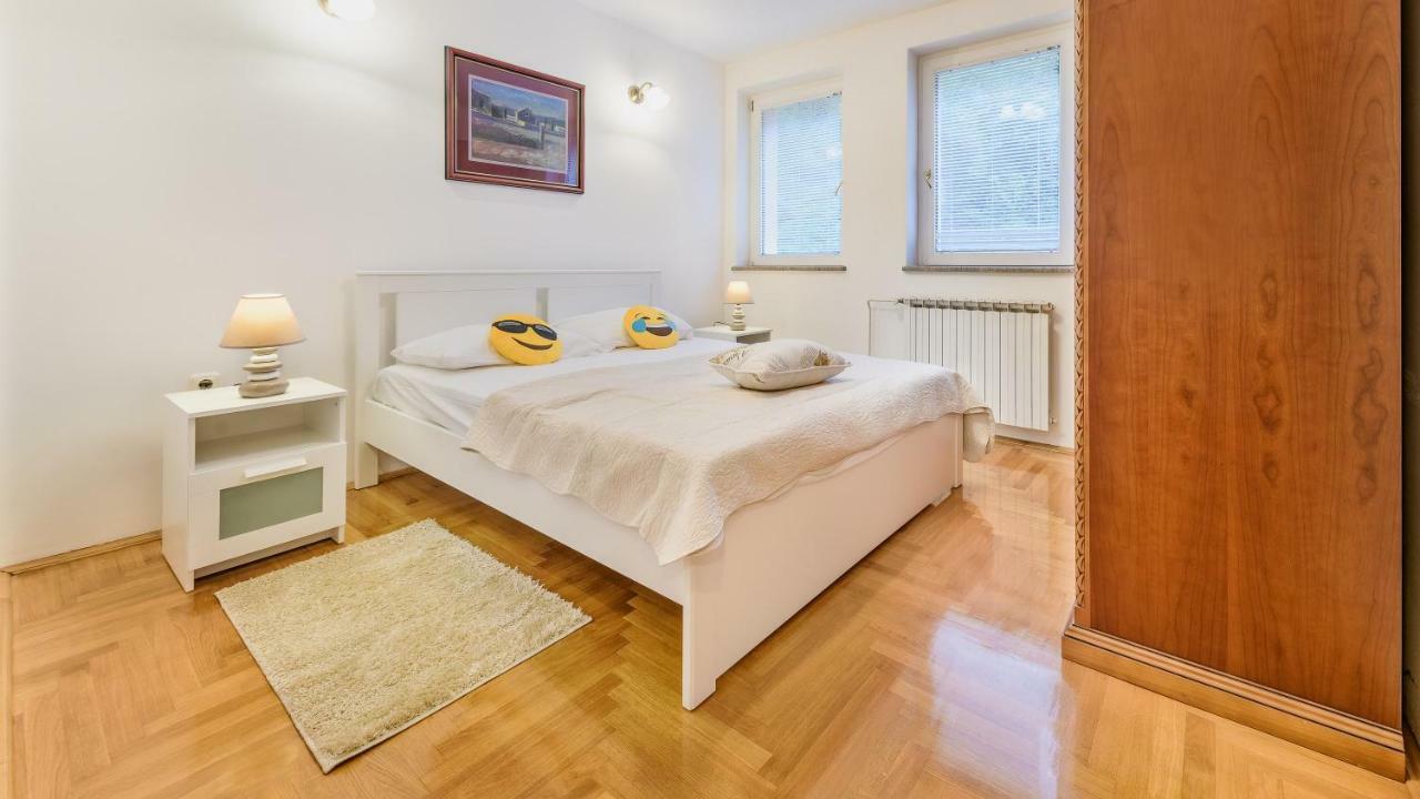 Central Apartment Smiley - Free Parking Zagreb Exterior photo