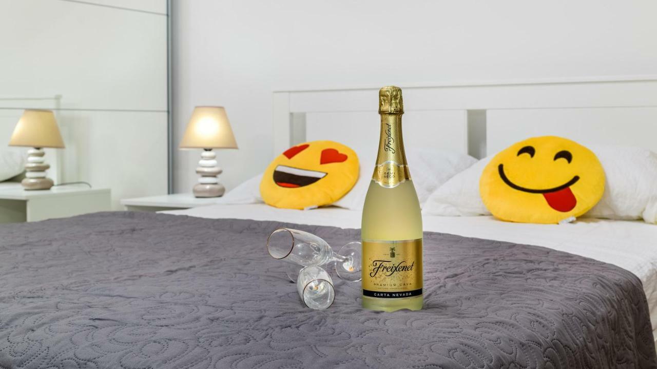 Central Apartment Smiley - Free Parking Zagreb Exterior photo